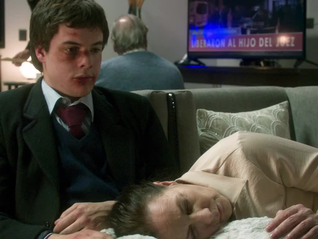Episode 34 of Amor Bandido