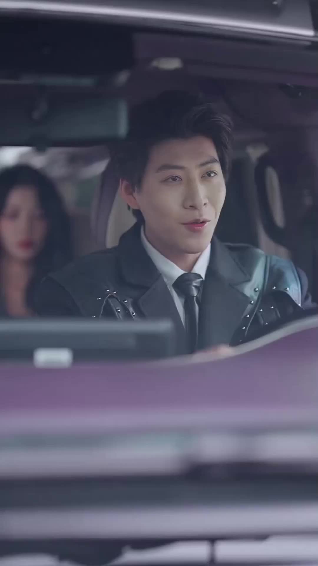 Episode 17 of Badass Driver, Hidden Blade