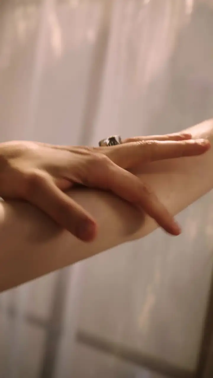 Episode 1 of Divorce Tears from the Alpha, but I Shine Alone