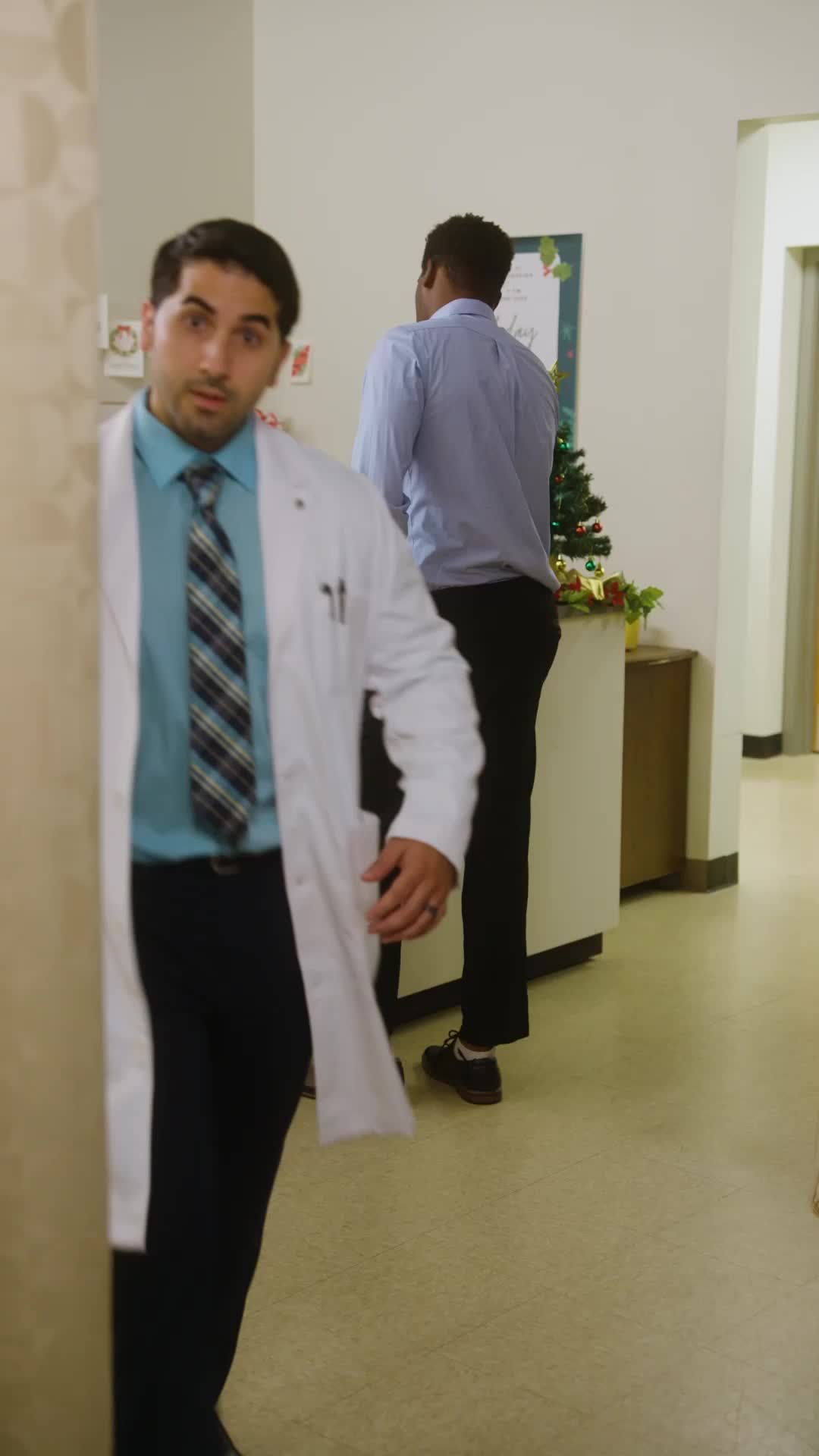 Episodio 51 de Encontré un Marido Multimillonario Sin Hogar para Navidad