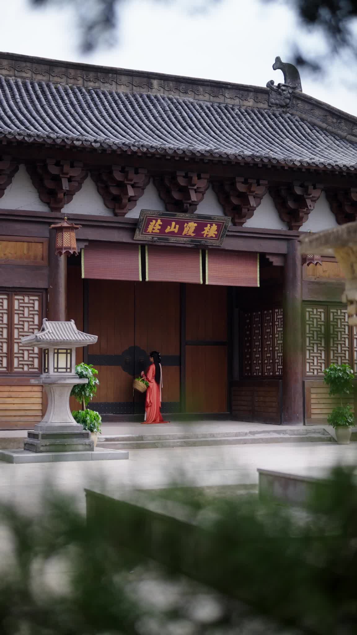 Episode 25 of Her Son Makes Her a Royal Lady