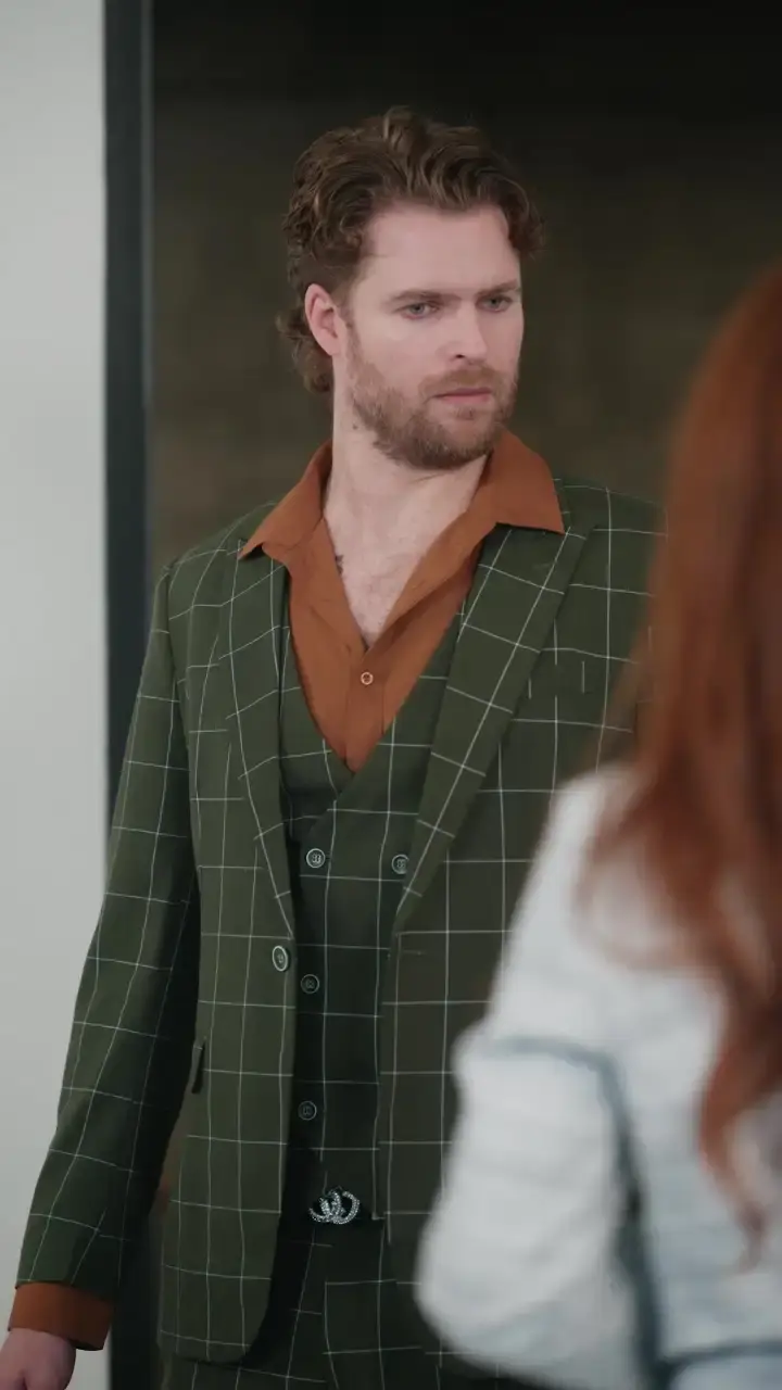 Episode 40 of Honey-Trapped My Fiancé's Billionaire Rival
