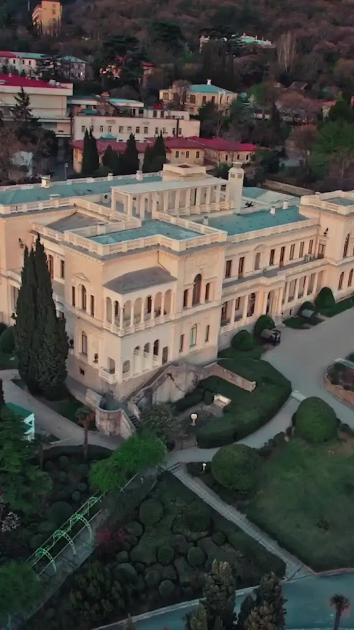 Episode 6 of Honey-Trapped My Fiancé's Billionaire Rival
