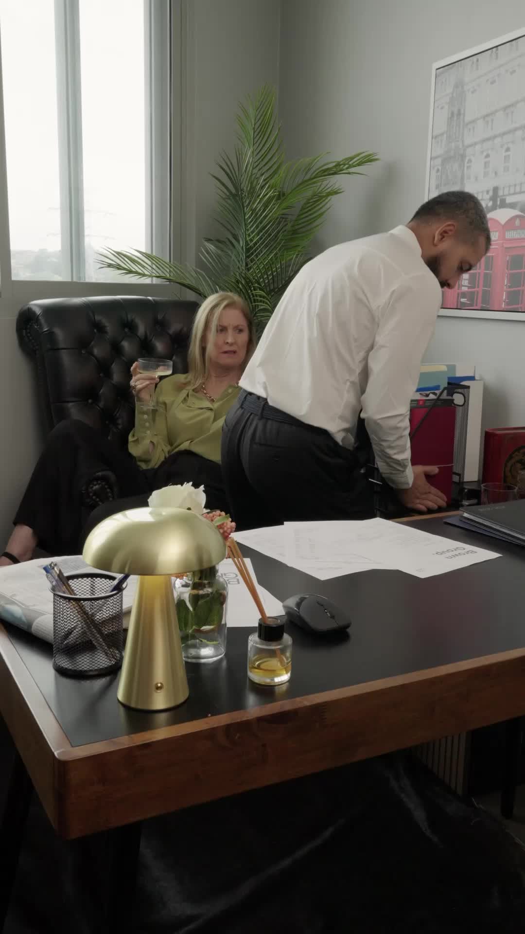 Episodio 42 de La reina divorciada vuelve al escenario