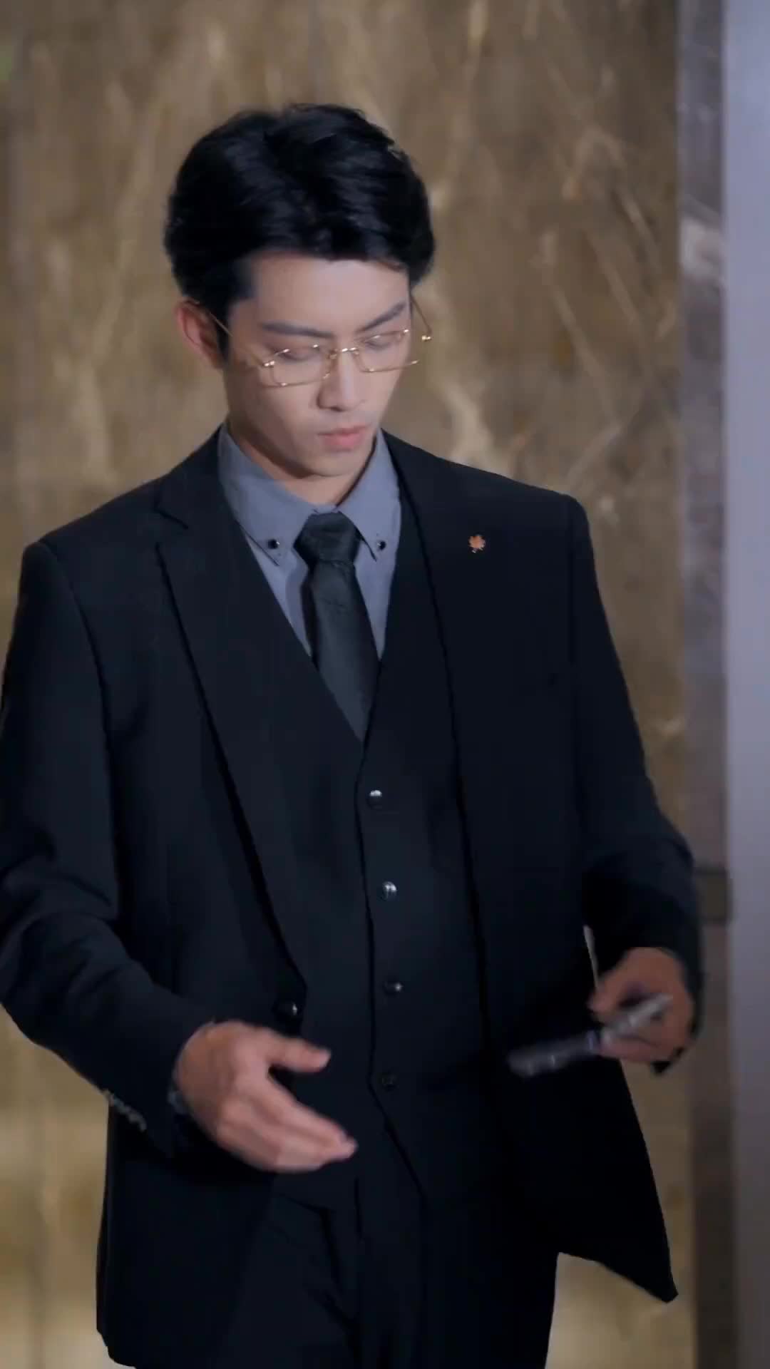 Episodio 1 de Mi Amor Cibernético, Mi CEO