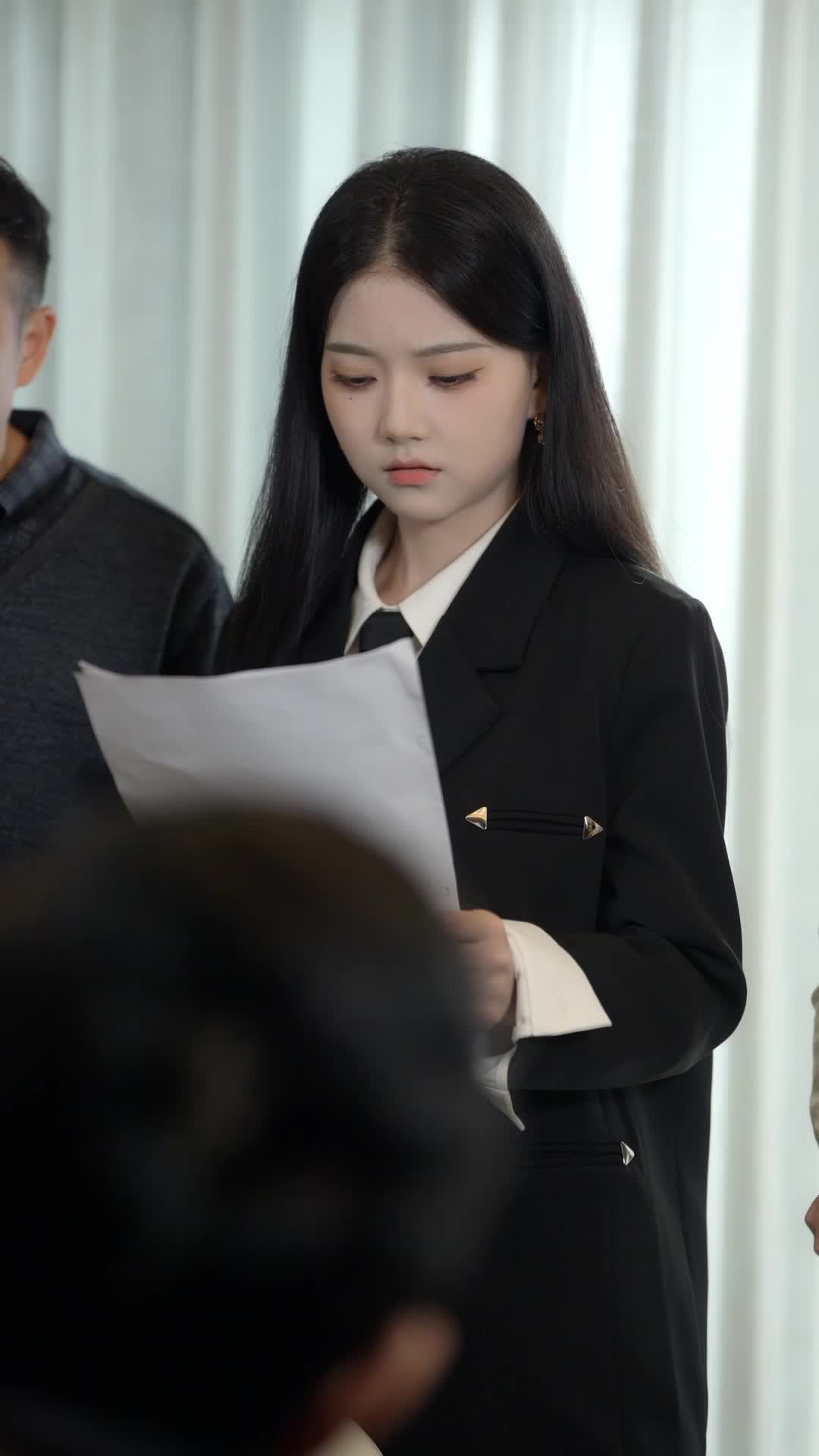 Episode 8 of Not Your Ordinary Heiress—She’s a Goddess