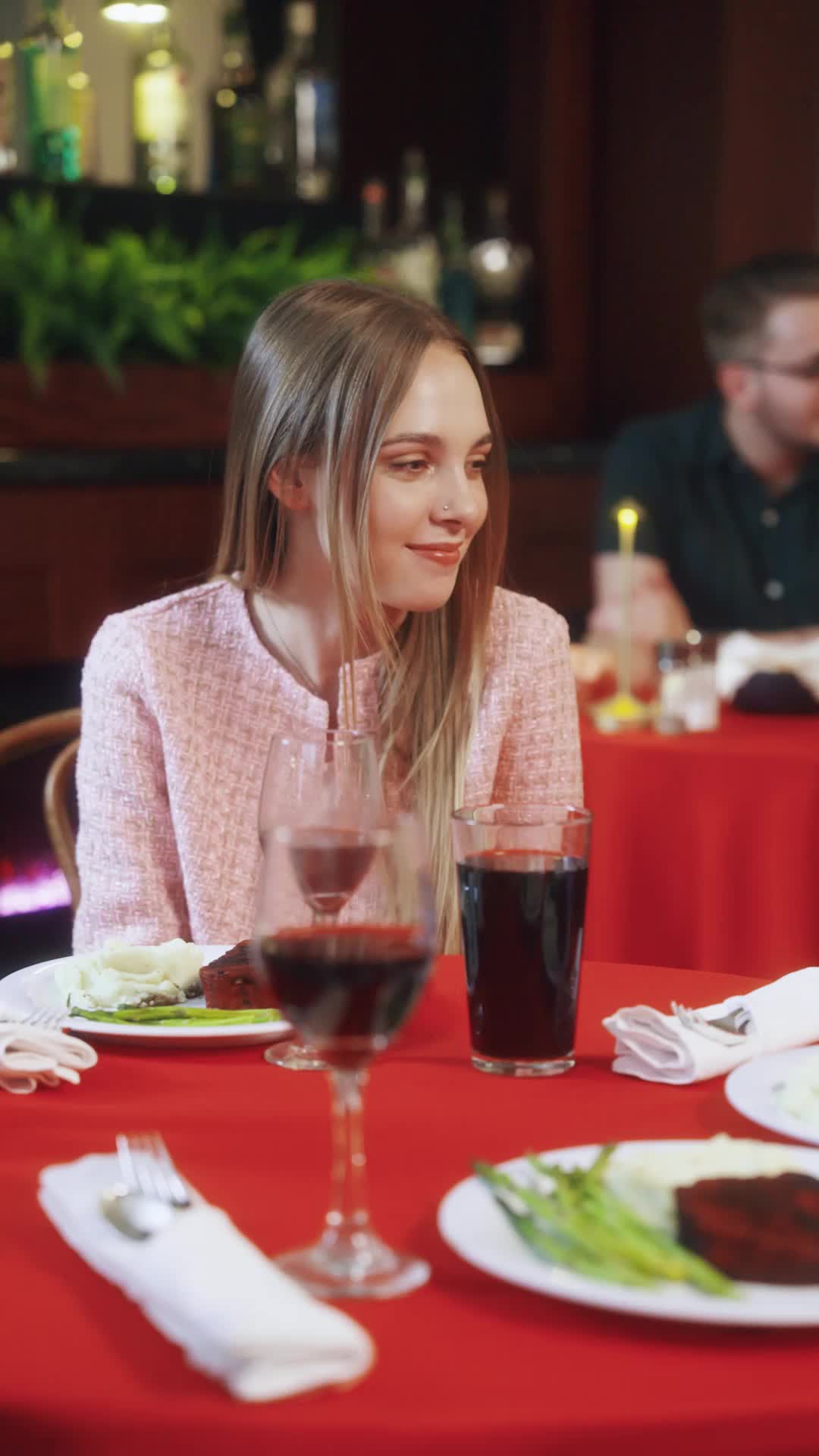 Episódio 22 de O bilionário se casou com uma garota sem-teto
