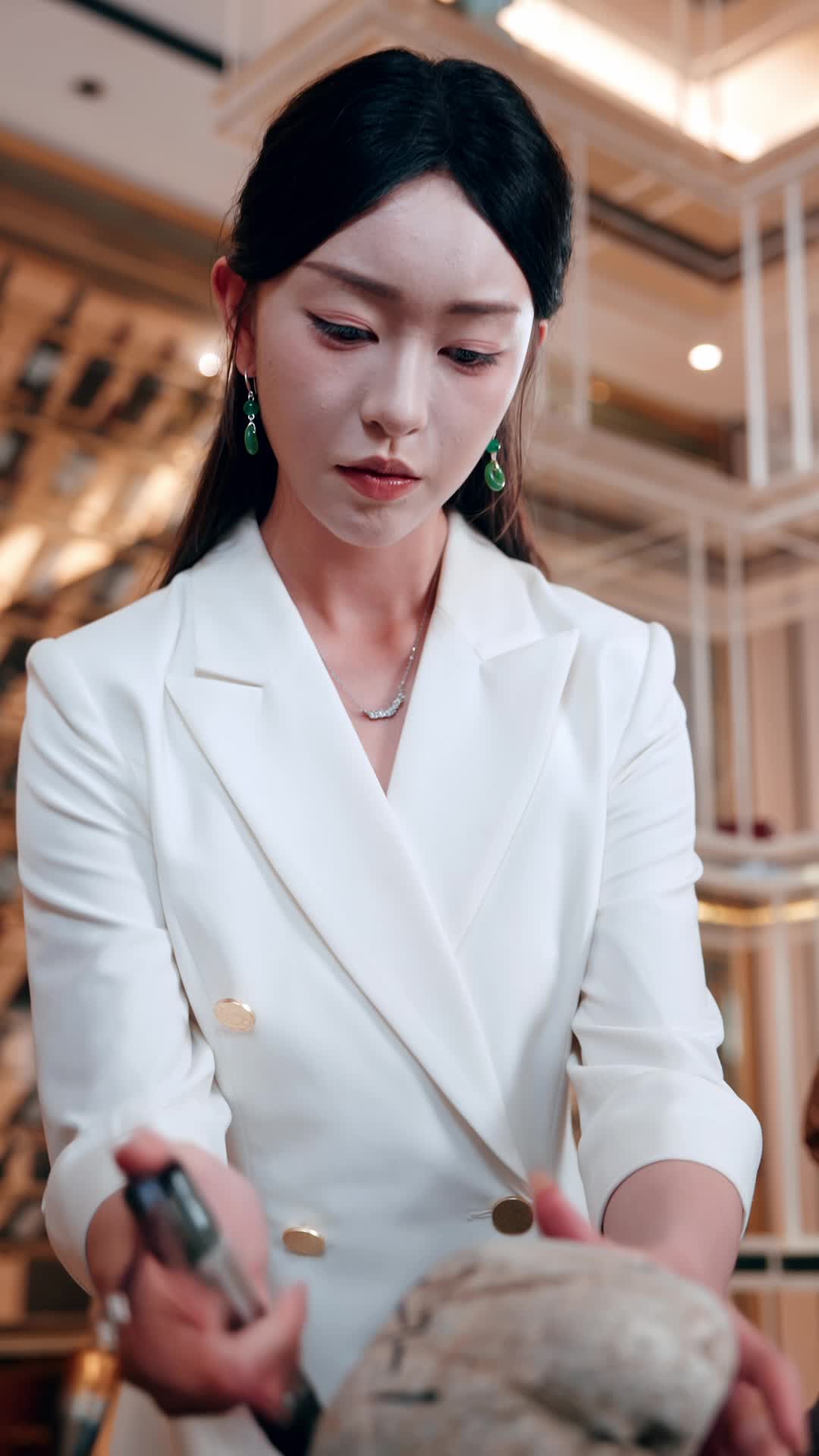 Episode 70 of Queen of Seeing Through Lies
