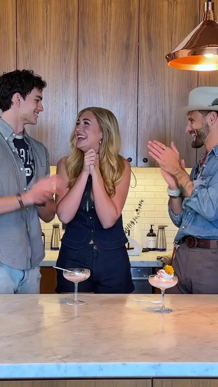 Episode 7 of ReelTalk EP 91-Ice Cream & Hot Questions with the Lyonesse Trilogy Cast