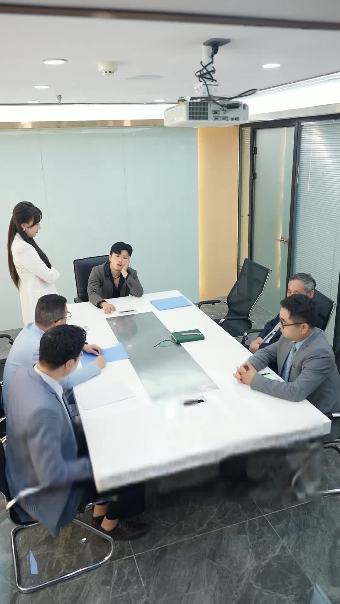 Episódio 77 de Renasceu Como a Queridinha do CEO
