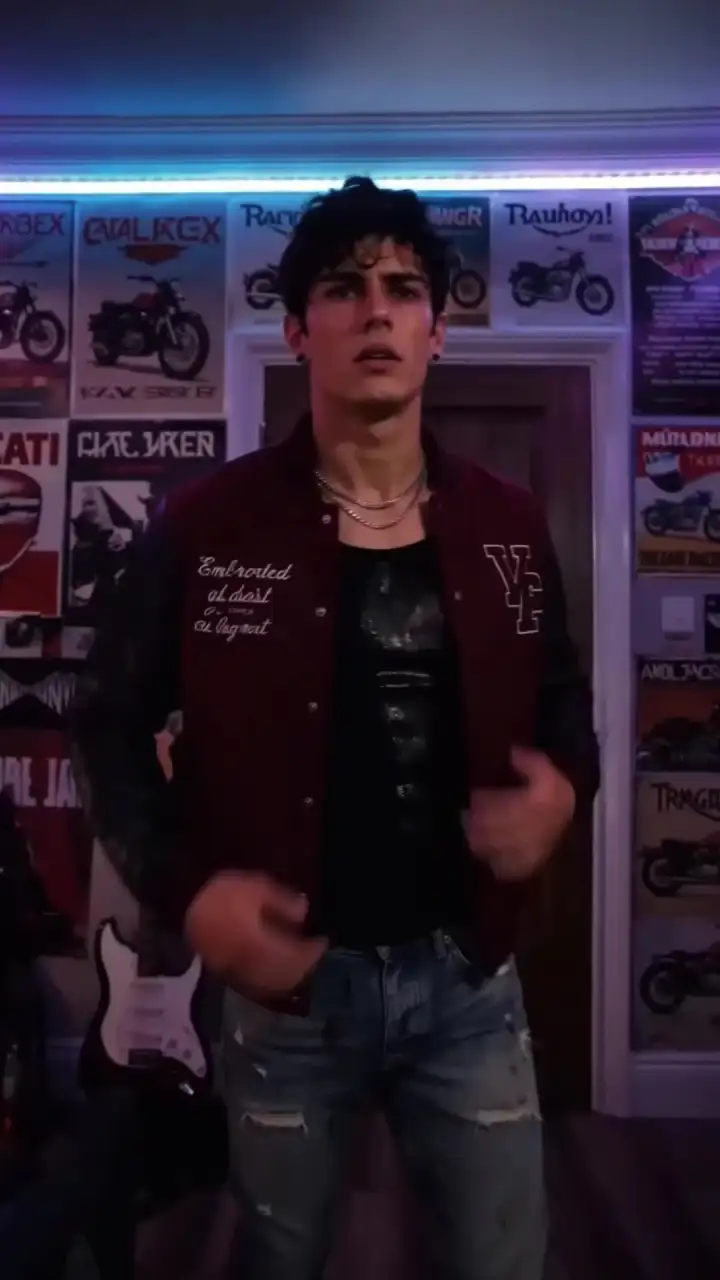 Episódio 13 de Seduzida pelo Meio-Irmão Bad Boy