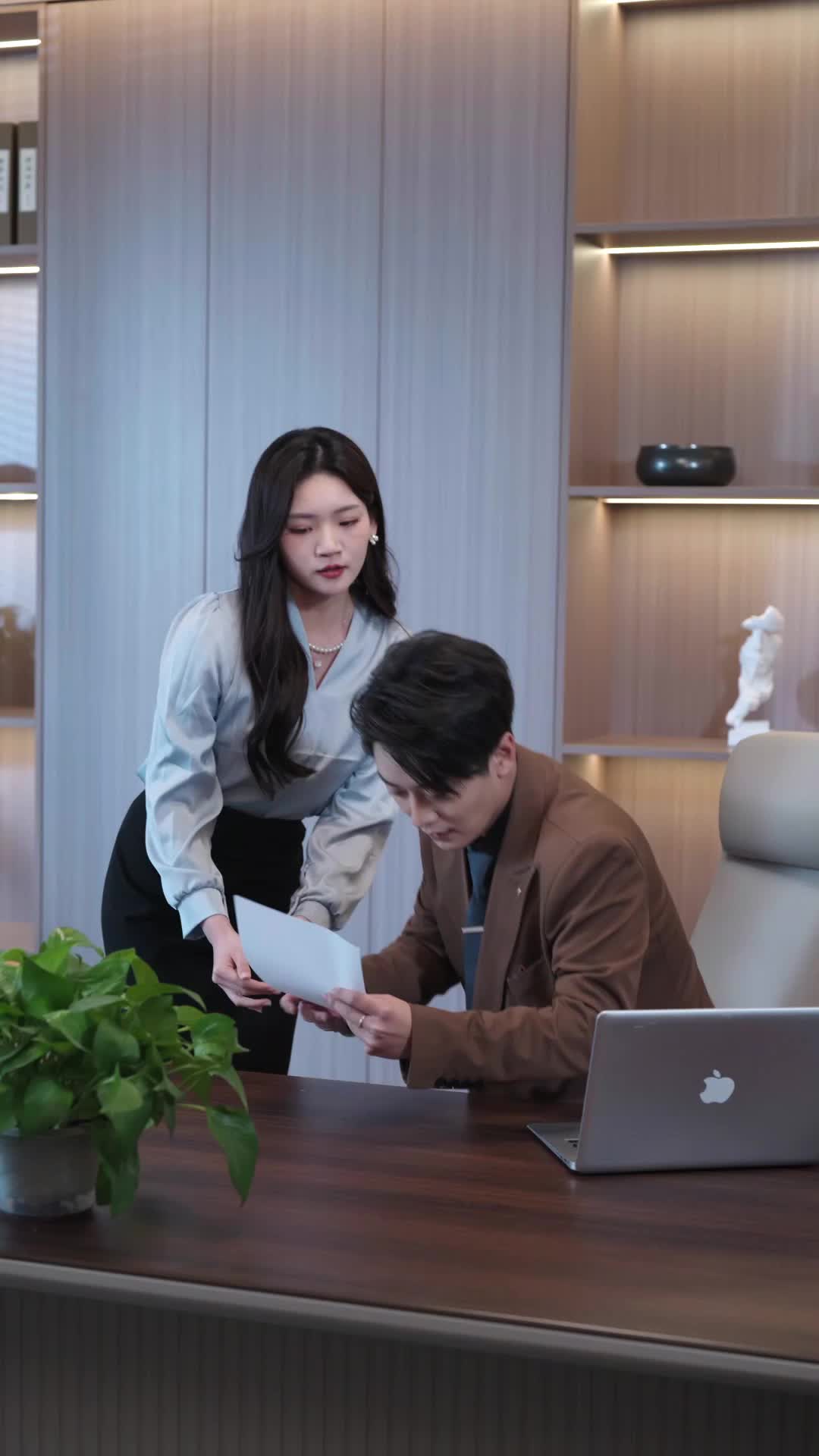 Episode 33 of The Family Plan: Love Strikes Twice