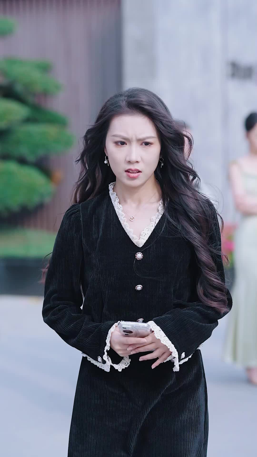 Episode 10 of The Heiress vs. The Fake