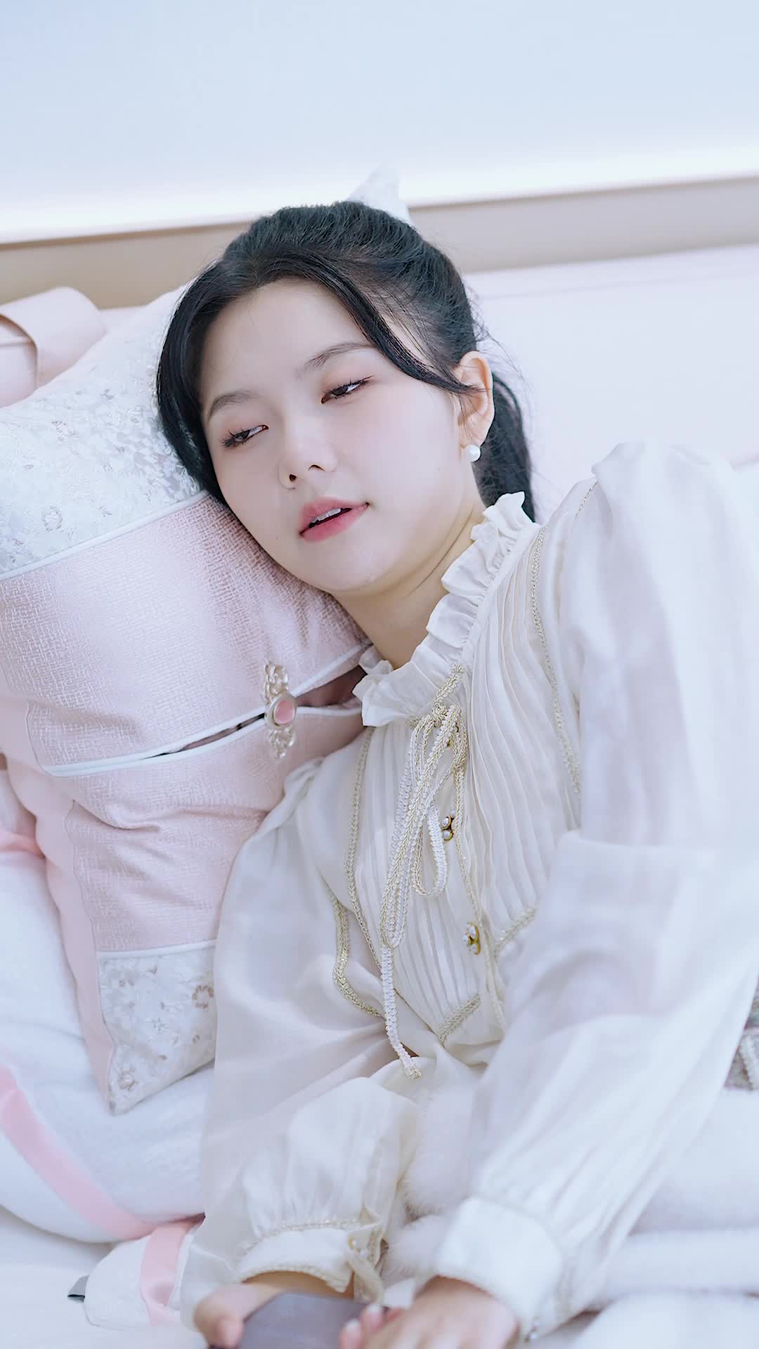 Episode 38 of The Heiress vs. The Fake