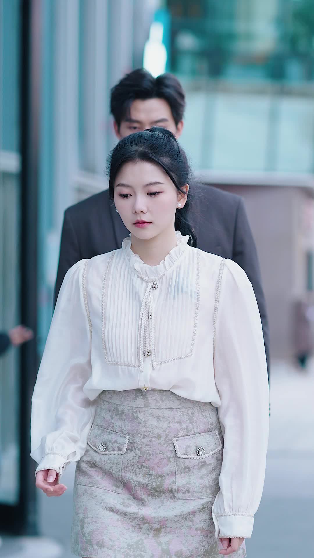 Episode 49 of The Heiress vs. The Fake